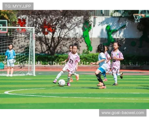 绿色足球女星头像展现风采足球场上的她独特魅力与青春活力