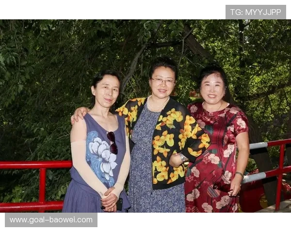 老年足球传奇星光璀璨 同窗再聚忆青春岁月